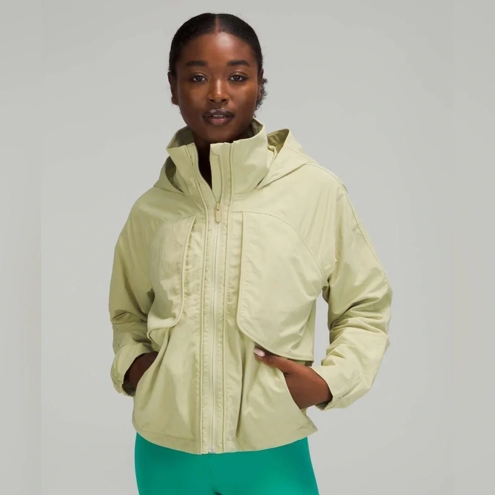 Lululemon Dew Green Always Effortless long Sleeve jacket size 6 windproof